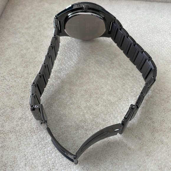 New! Vintage Seiko Solar Black Steel Watch w/Diamond Hour Markers - Picture 13 of 14